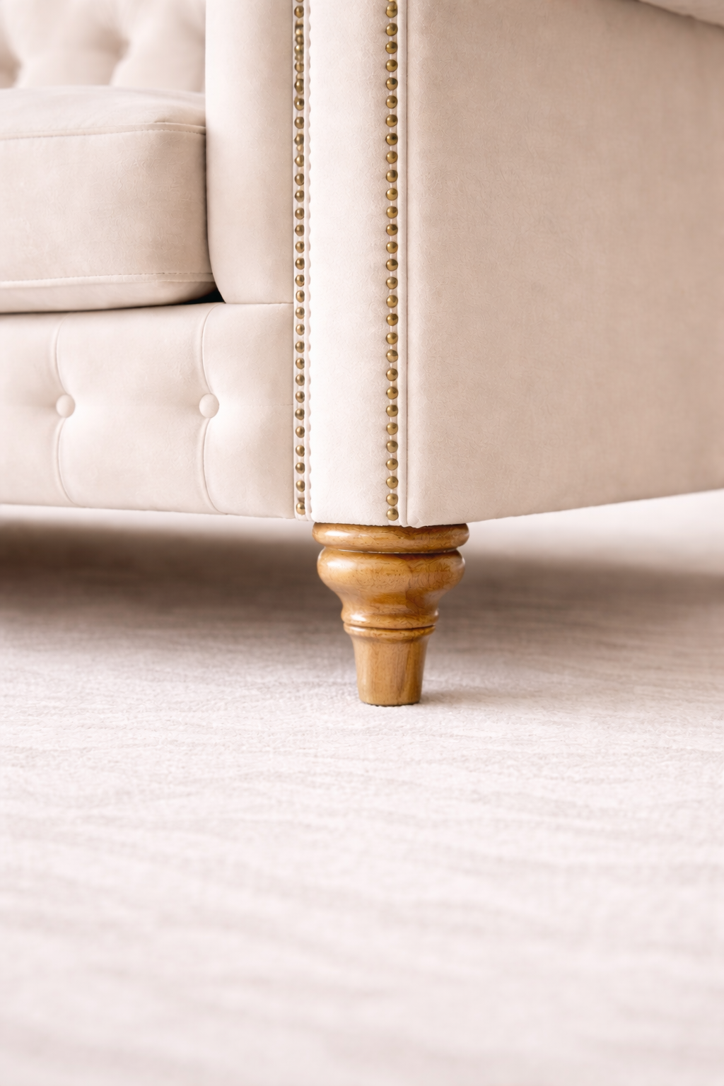 Luxury Cream Chesterfield Sofa with Deep Button Tufting & Solid Wooden Legs